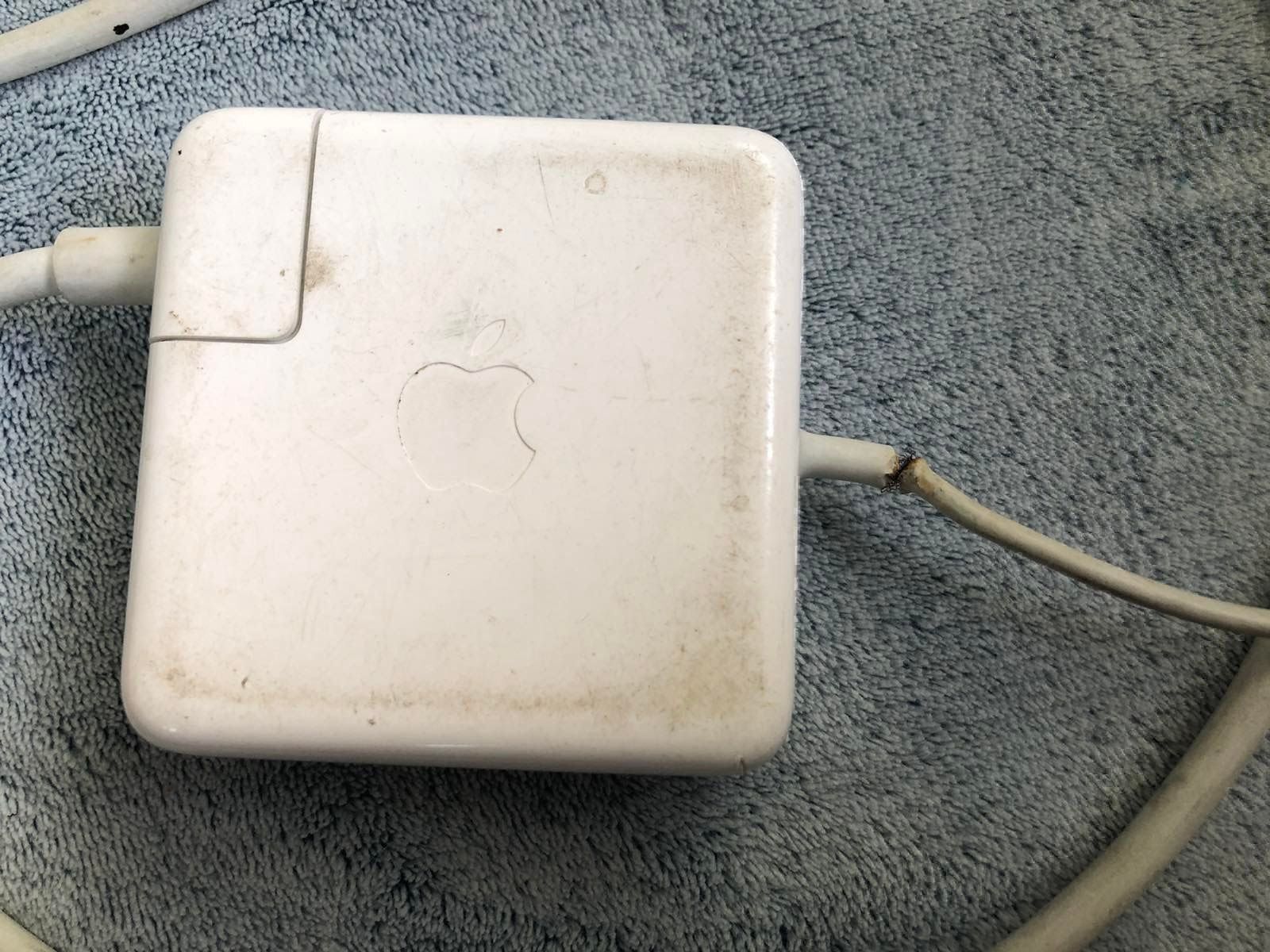 Caricabatterie: Apple Ladekabel – Difettoso da MAGDEN venduto da GoldenEagle2020
