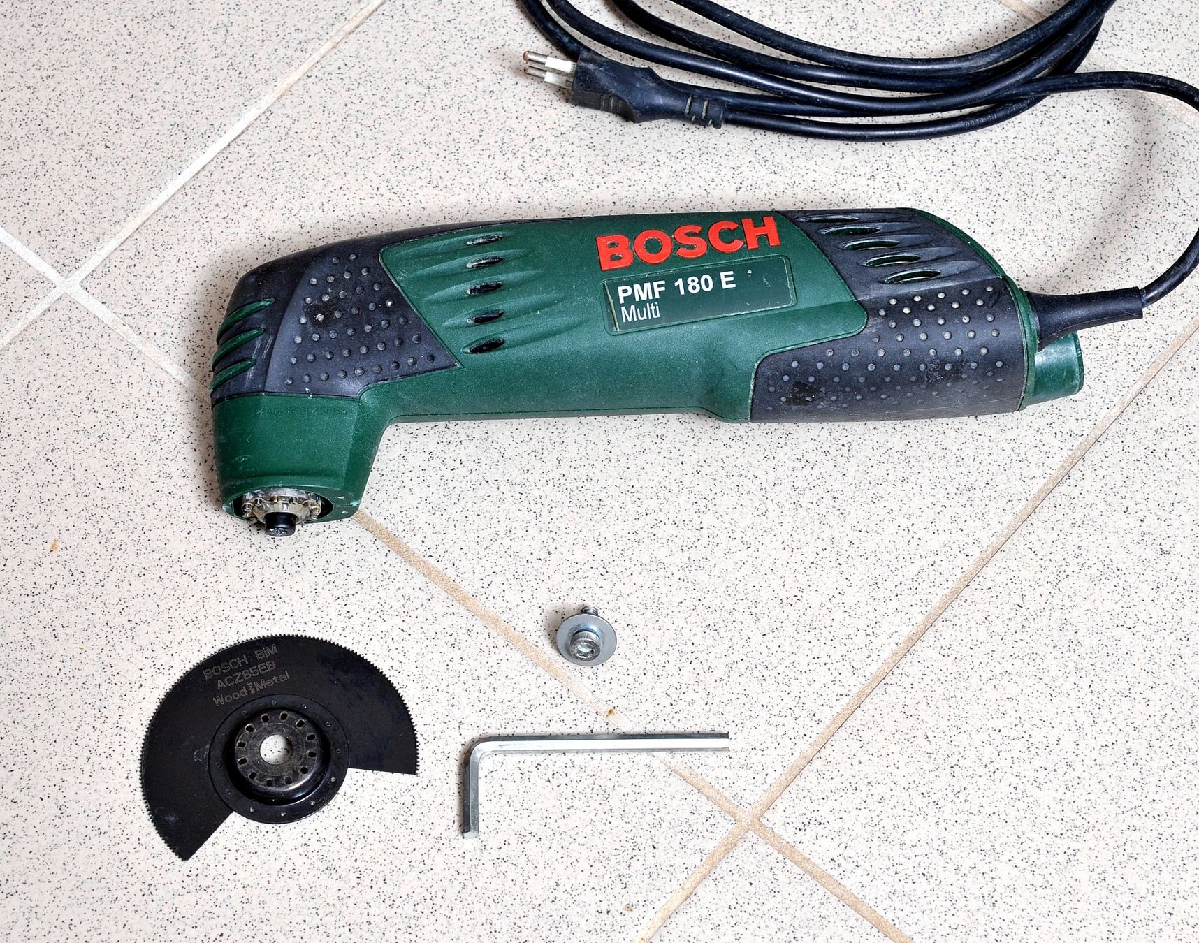 Bosch Tutti gli attrezzi: Bosch PMF 180E Multi Oszilierer Multitool Säge Werkzeug – Usato da Gränichen venduto da Zuckerhut45 2