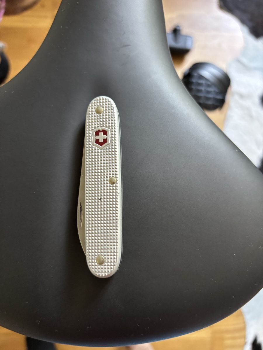 Couteaux de poche: Schweizer Sackmesser – D'occasion à Niederuzwil par sla_b5ng