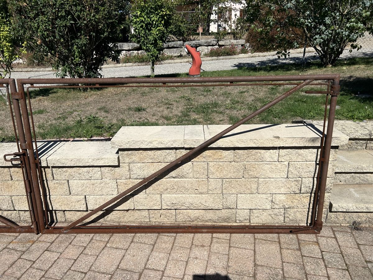 Porte: Portail double en fer  – Usato da Thierrens venduto da Bigla 1