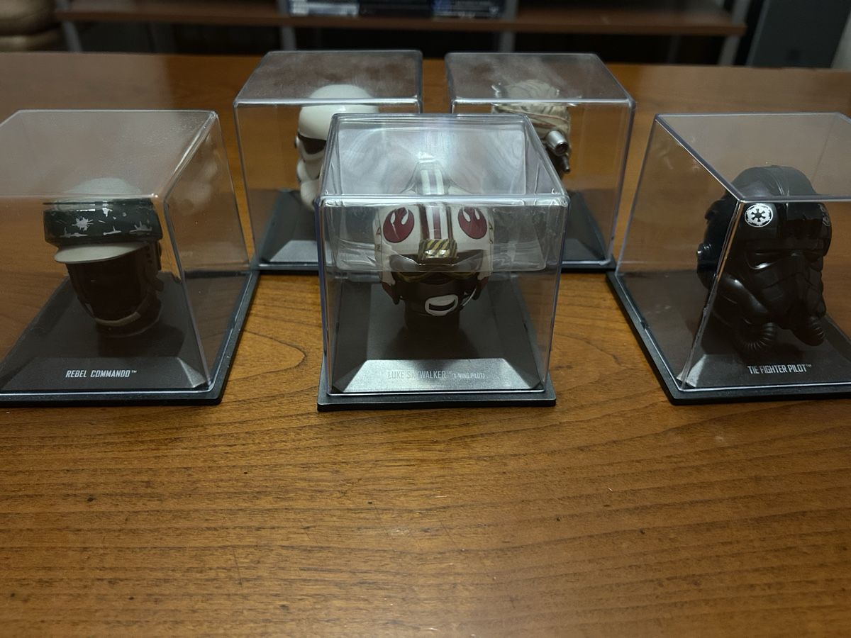 Star Wars Figurines: Star Wars Helm Figur Sammlung – Neuf (Voir description) à Obergösgen par mad_56fp