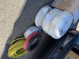 Neue Elektrokabel und Sicherungen