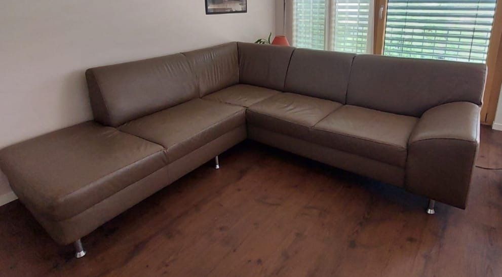 Interio Sofas: Canapé avec méridienne en sky-cuir à retirer en juillet – Gebraucht aus Biel/Bienne von pvm_cq7z
