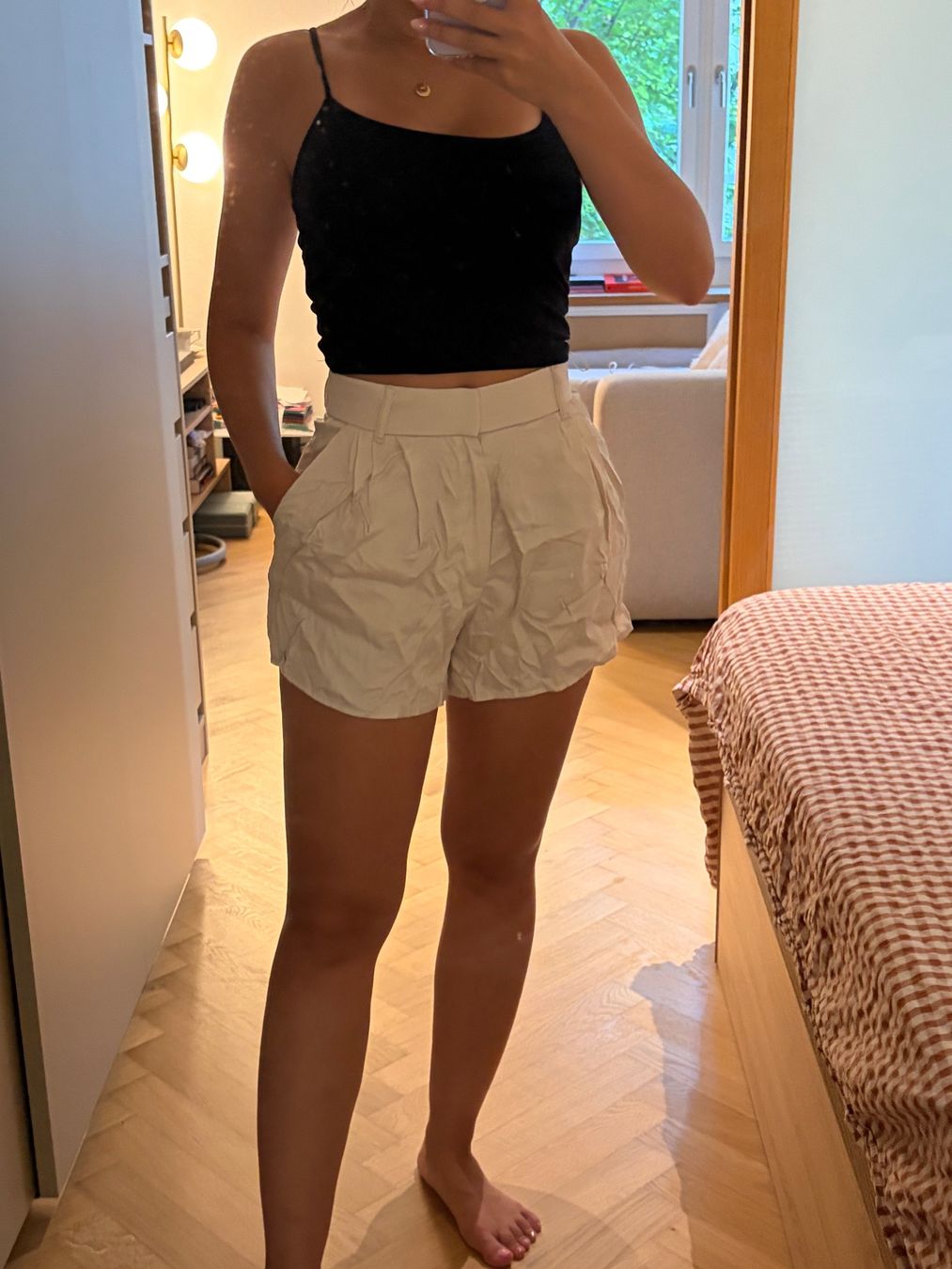 Zara Pantaloni: ZARA sating beige short – Nuovo e nell'imballaggio originale da Zürich venduto da mon_ht6w 1