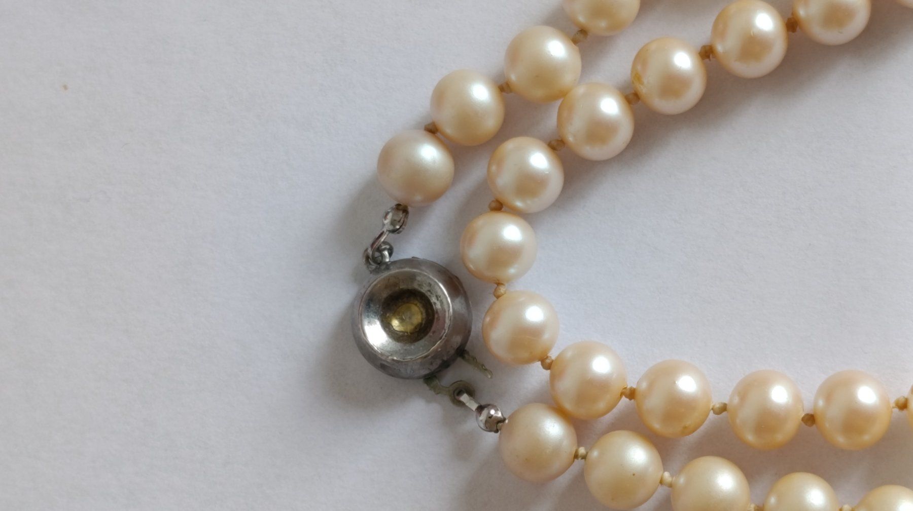 Catenine: Collier long vintage  perles & fermoir ARGENT – Usato da Genève venduto da EcrinVintage 3