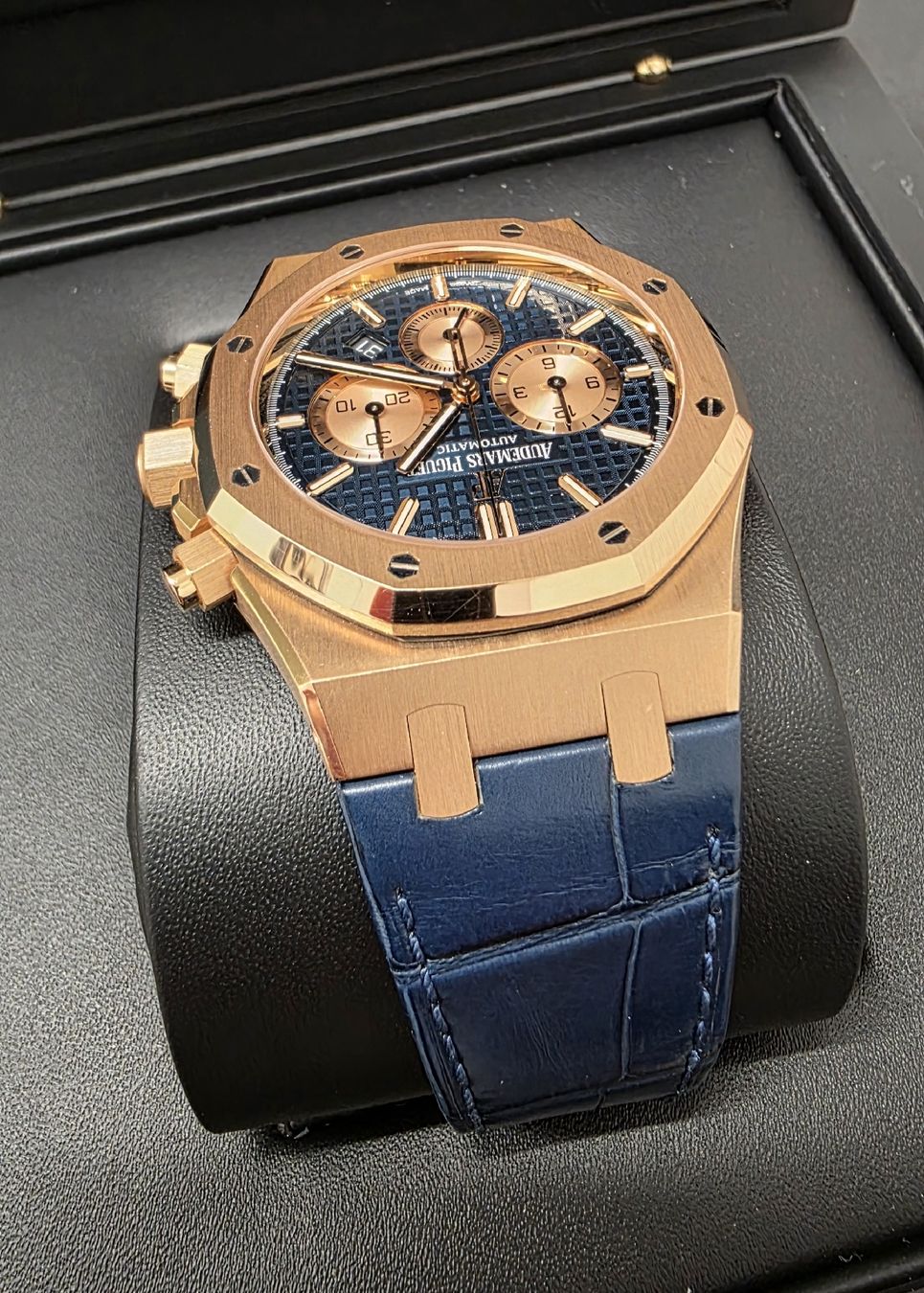 Audemars Piguet Orologi: Audemars Piguet Royal Oak Chronograph - Ref 26331OR Blue – Usato da Zürich venduto da watchseasons 2