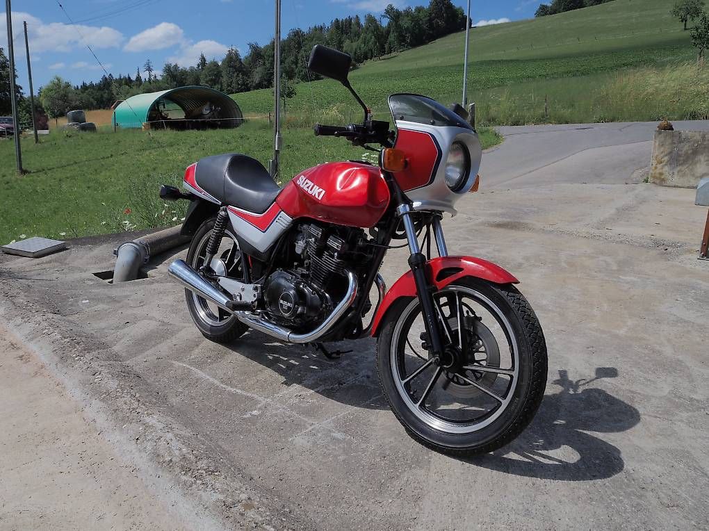 Suzuki Strada: Motorrad Suzuki GSX 250 – Usato da Schlosswil venduto da WueSve
