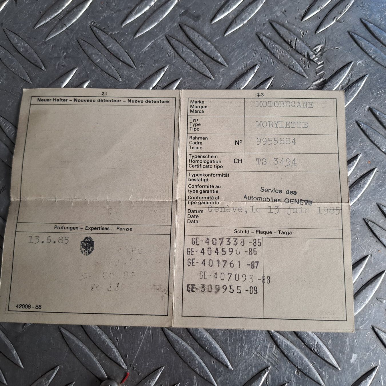 Mofas: Mobylette avec carte grise – Defekt aus Collombey von Millecento 7