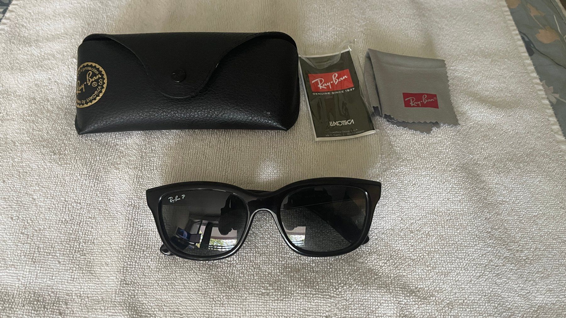 Ray-Ban Occhiali & Lenti: Ray-Ban RB4159 Sonnenbrille Schwarz Polarized – Usato da Zollikerberg venduto da DDeiwa
