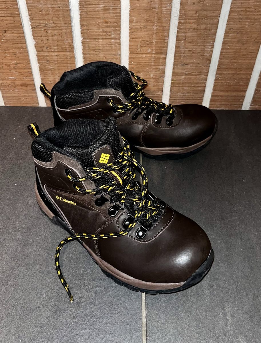Columbia Scarpe per ragazzi: Robuste Columbia Kinder Wanderschuhe Gr 35 – Usato da St. Gallen venduto da Starlord77 1