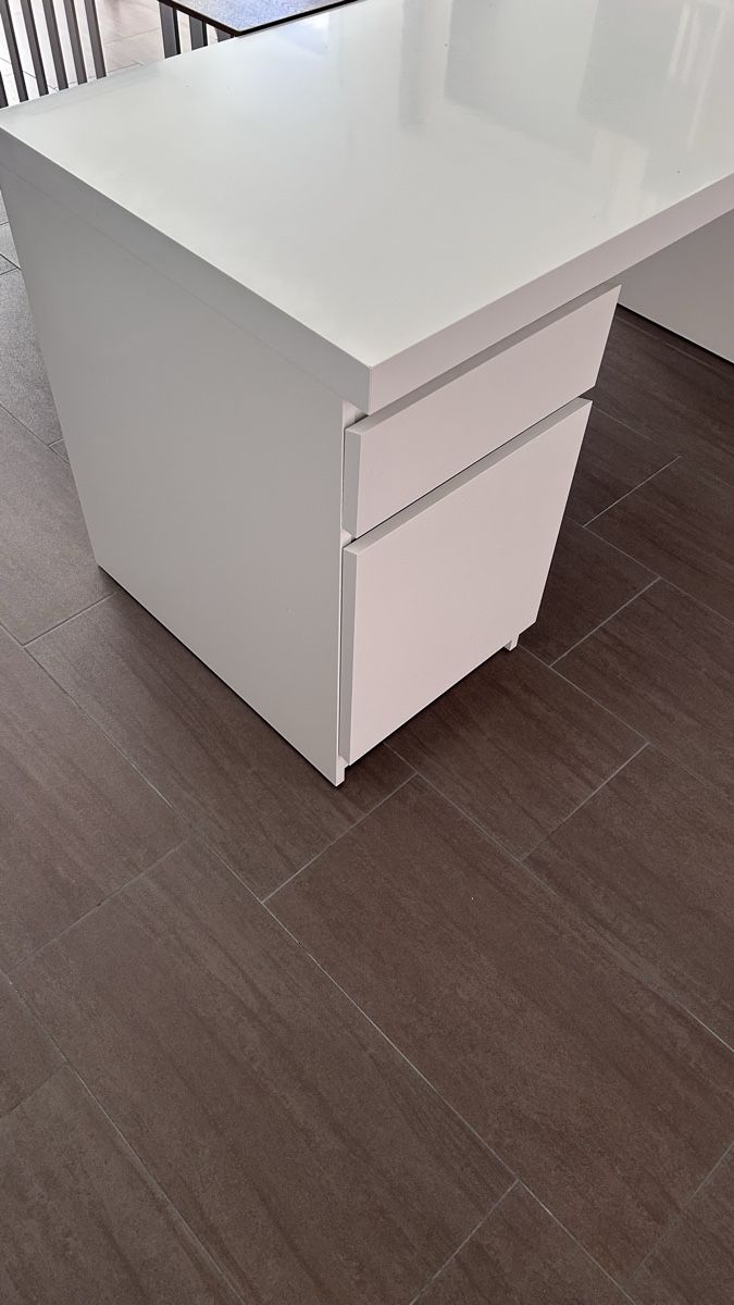 Scrivanie: Schreibtisch MALM Ikea – Usato da Seengen venduto da nad_cn92 4