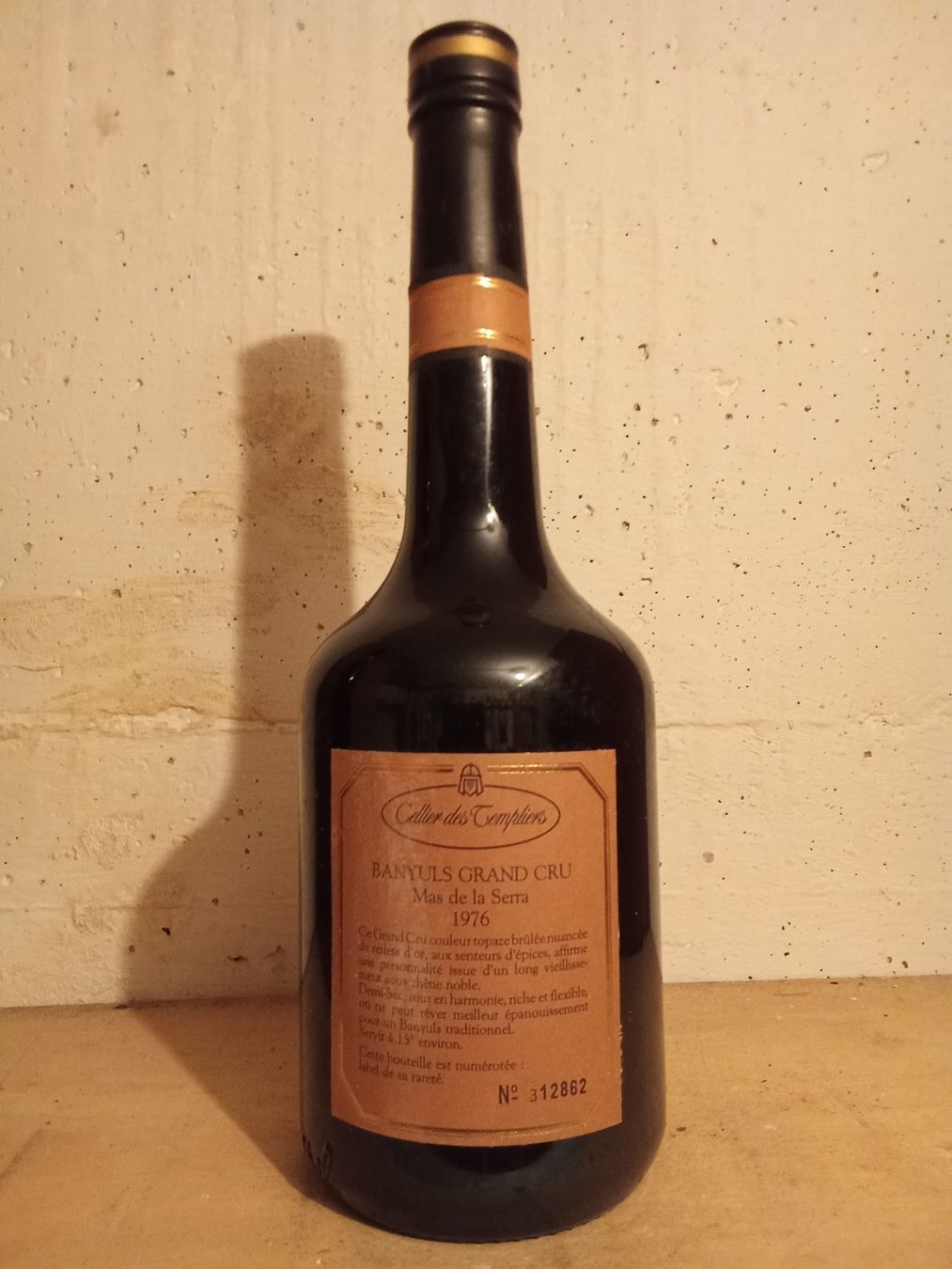 Vino: CELLIER DES TEMPLIERS - BANYULS "MAS DE LA SERRA" 1976 – Nuovo e nell'imballaggio originale da Bilten venduto da Bora3 3