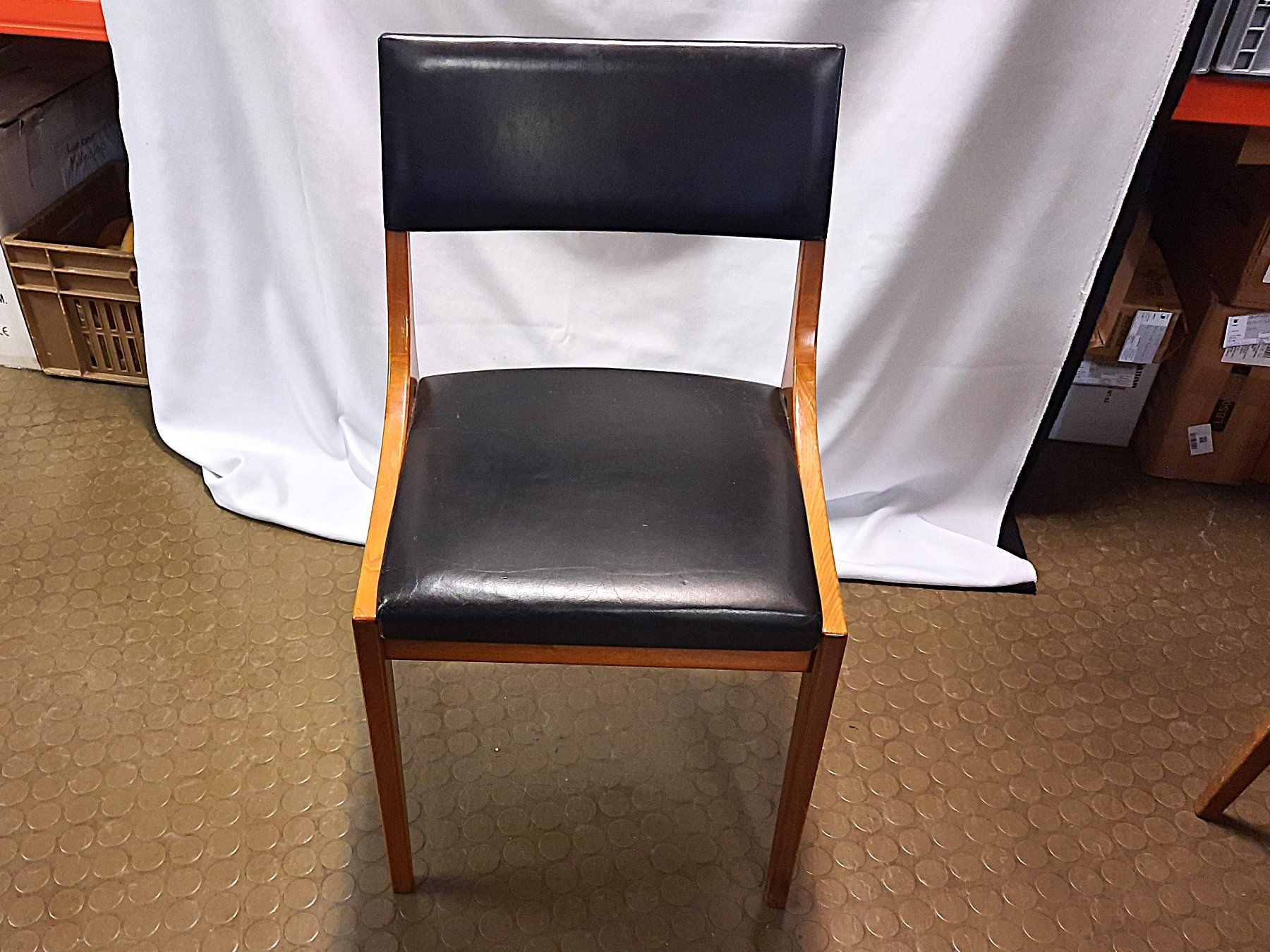 Set de table et chaises: Holztisch mit 6 Stühlen – D'occasion à Beinwil am See par Restwert_Beinwil 7
