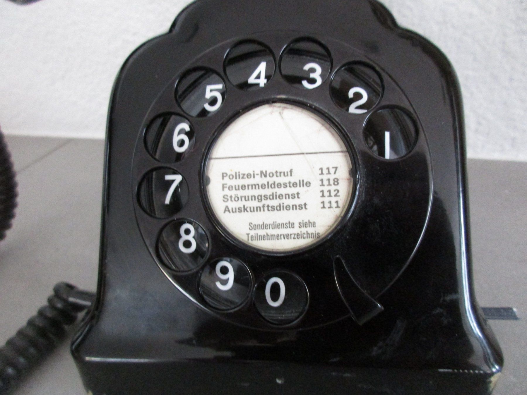 Téléphones: antikes/altes Telefon mit Wählscheibe – D'occasion à Mels par wis_5hjy 2