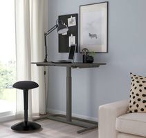 Höheverstellbarer Bürotisch (optional inklusive Hocker)