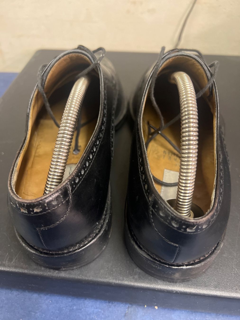 Stuart Weitzman Herrenschuhe: Herren Echtleder Schuh Stuart Weitzmann gr.42(h) – Gebraucht aus Rorschach von  2