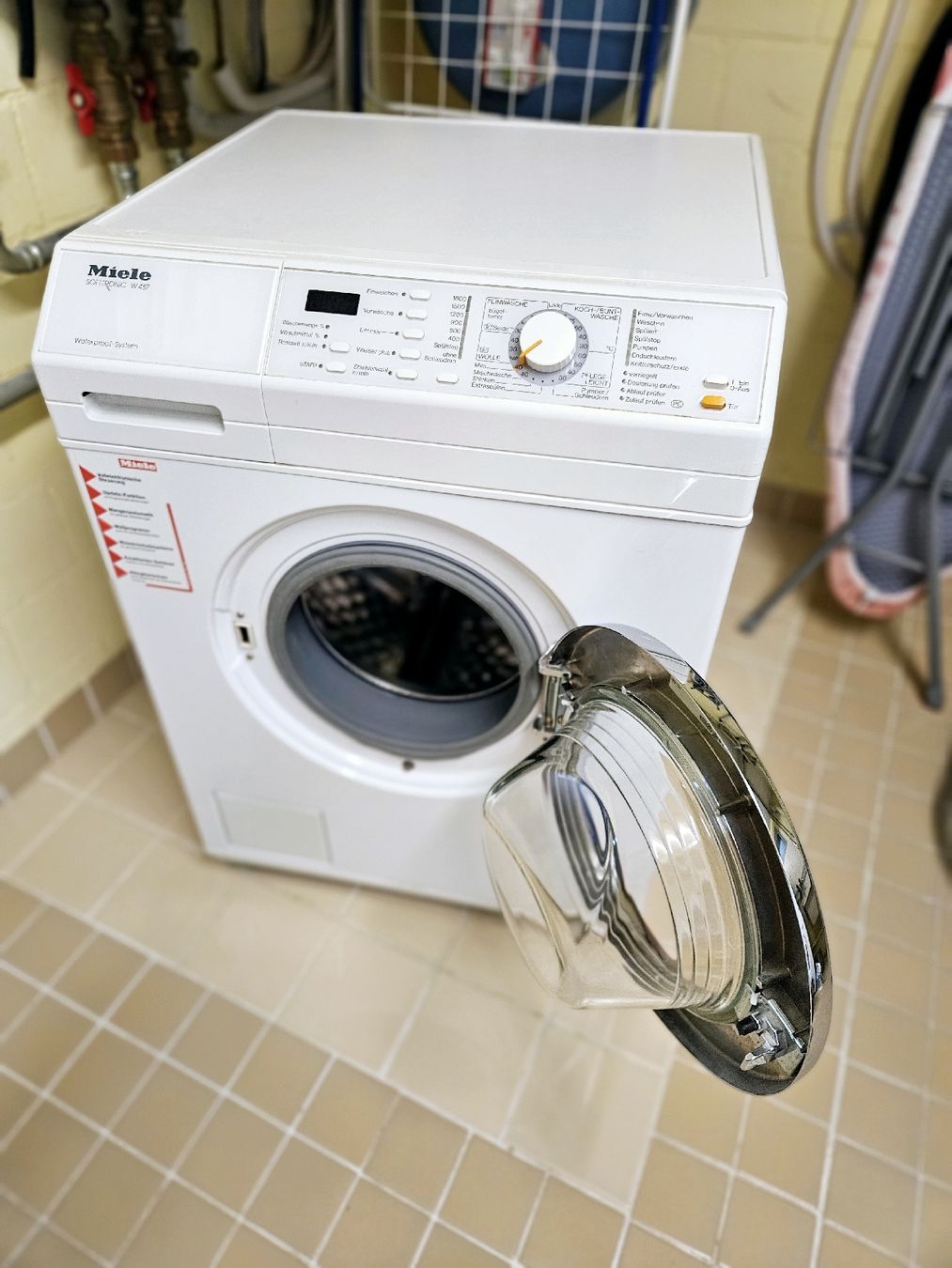 Miele Waschmaschinen: Waschmaschine Miele  – Gebraucht aus Bergdietikon von Chany 3