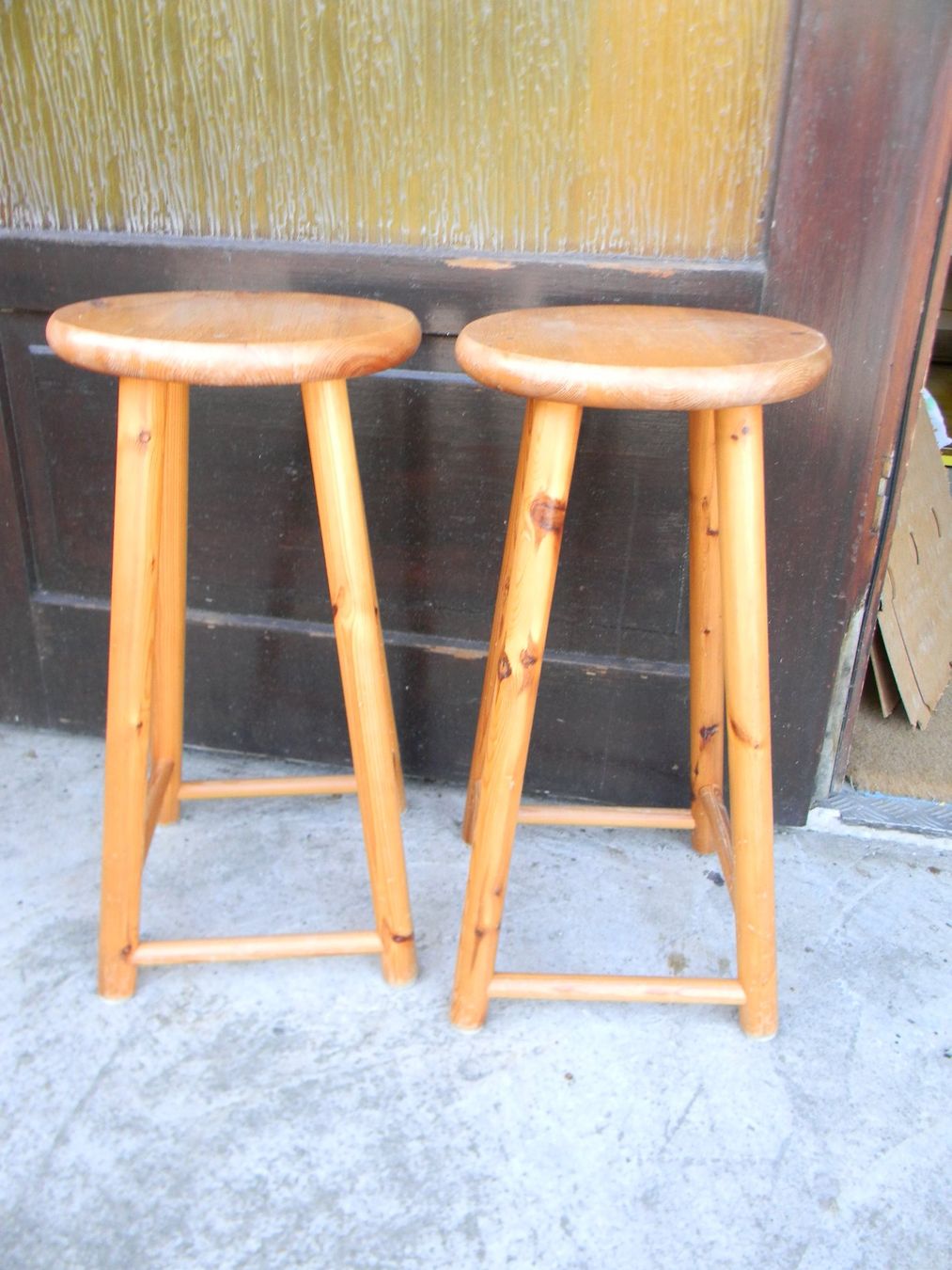 Conforama Sgabelli: 2 tabourets hauts en bois – Usato da Bournens venduto da monique048