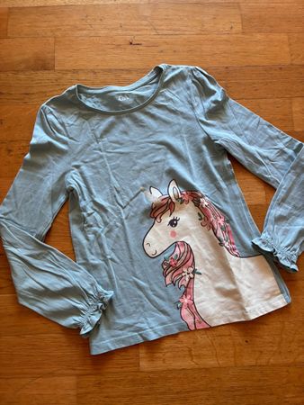 Schönes Langarmshirt Gr. 140