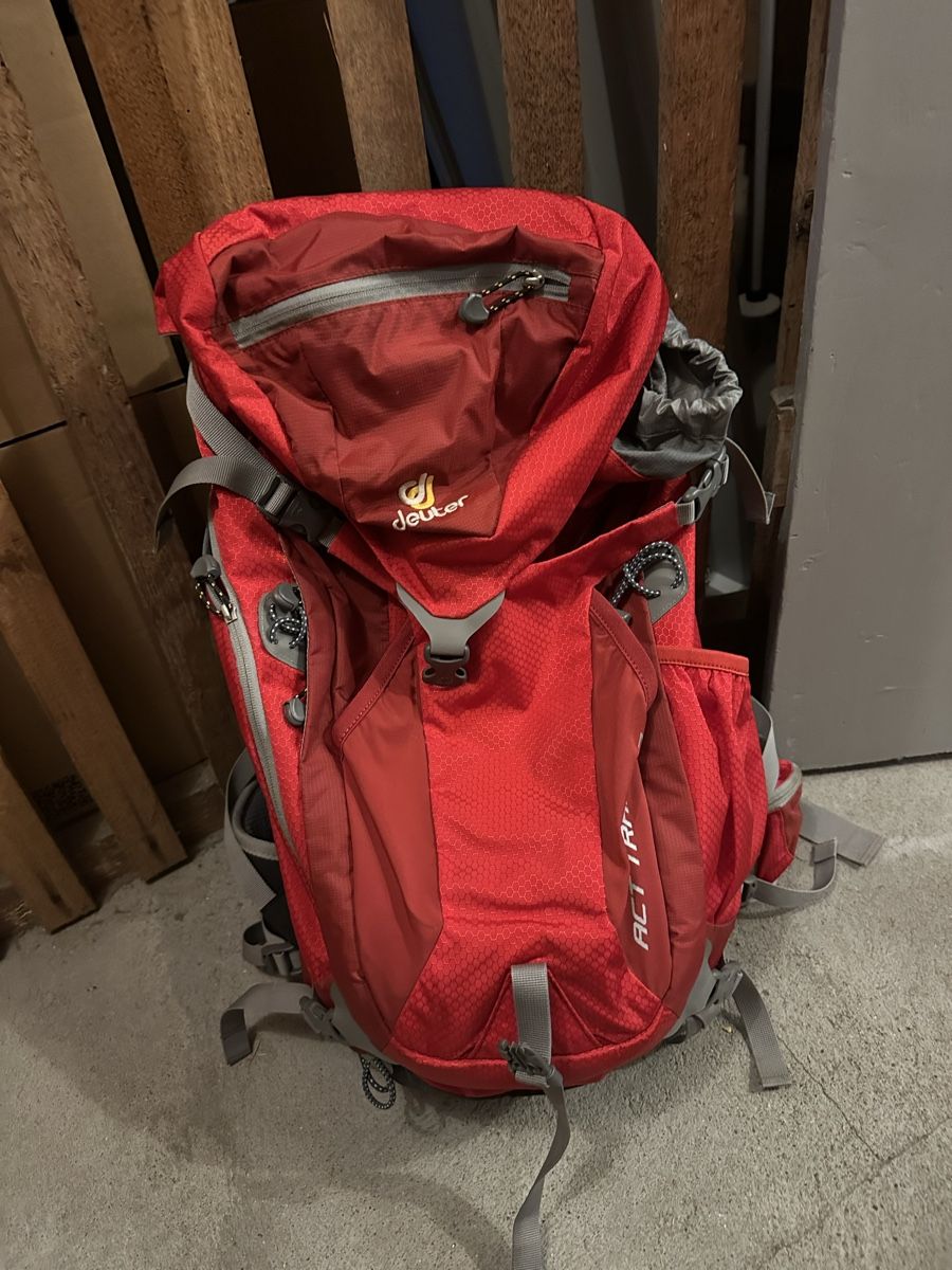 Deuter Zaini: Roter Wander-Rucksack von Deuter – Usato da Bern venduto da g.olive 1