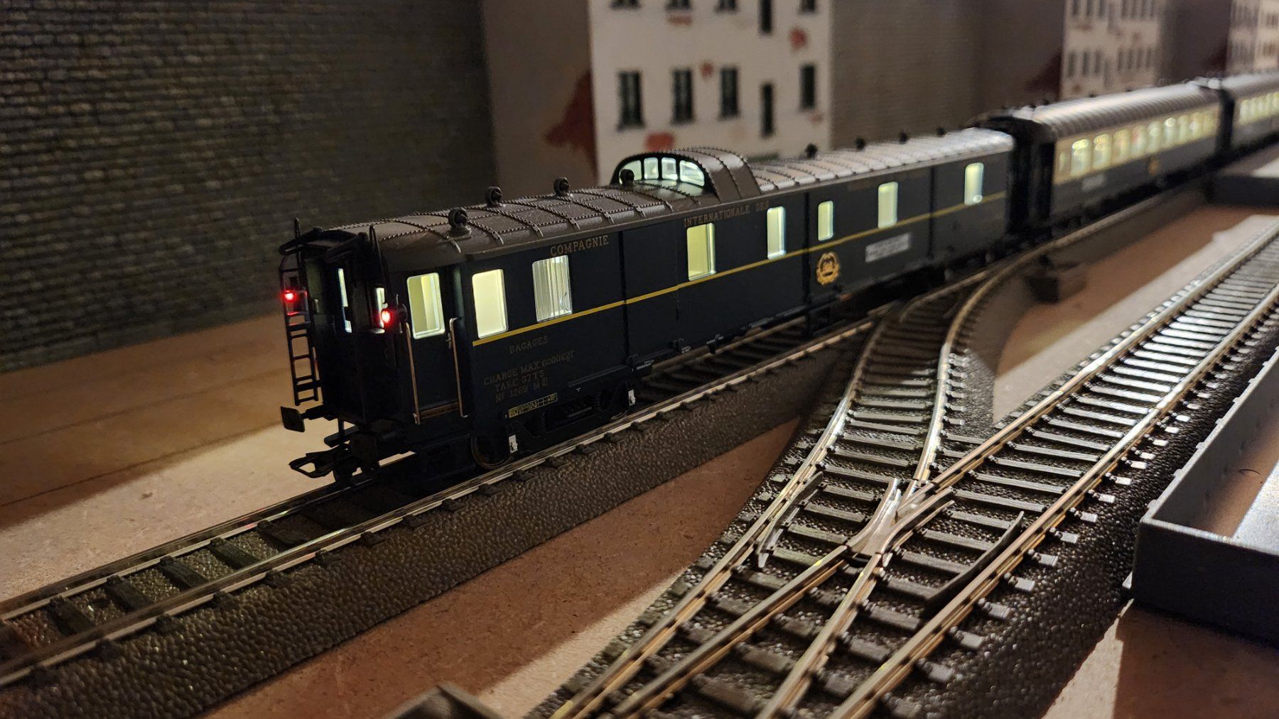 Trix Modellini di ferrovie: Trix Pullmannwagen Set Edelweiss CIWL 6 tlg. H0 – Nuovo (secondo la descrizione) da Wittenwil venduto da ced_q8j7 7