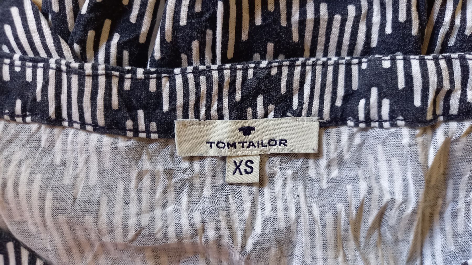 Tom Tailor Blusen: Bluse Tom Tailor dunkelblau weiss Grösse XS eher S/M  – Gebraucht aus St. Gallen von Otterndorf 2