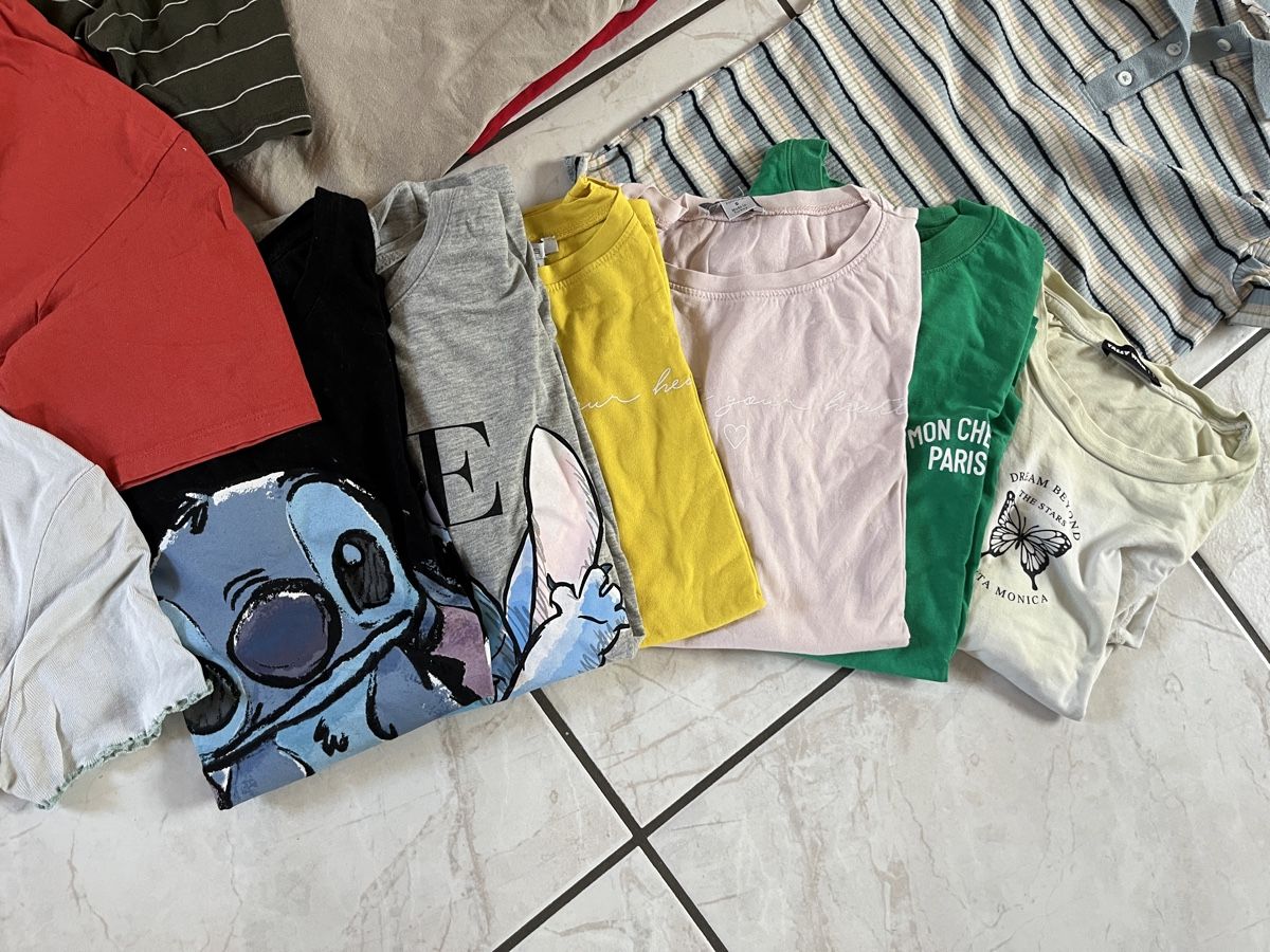 Lotti & Set di vestiti: Kleiderpaket 25 Teile Grösse S – Usato da St.Pantaleon venduto da frodobi 3