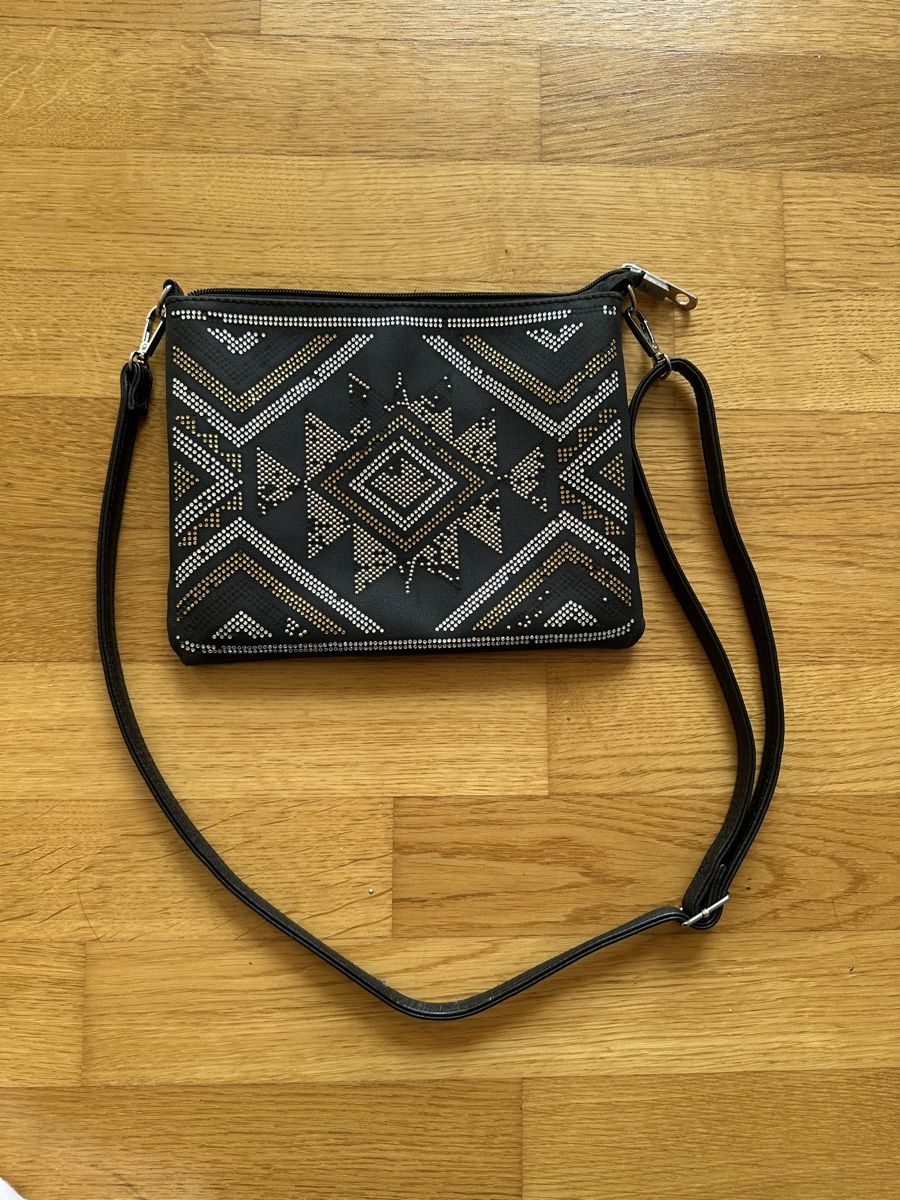 Taschen für Damen: Umhängetasche in Schwarz – Gebraucht aus Olten von sar_zs6d
