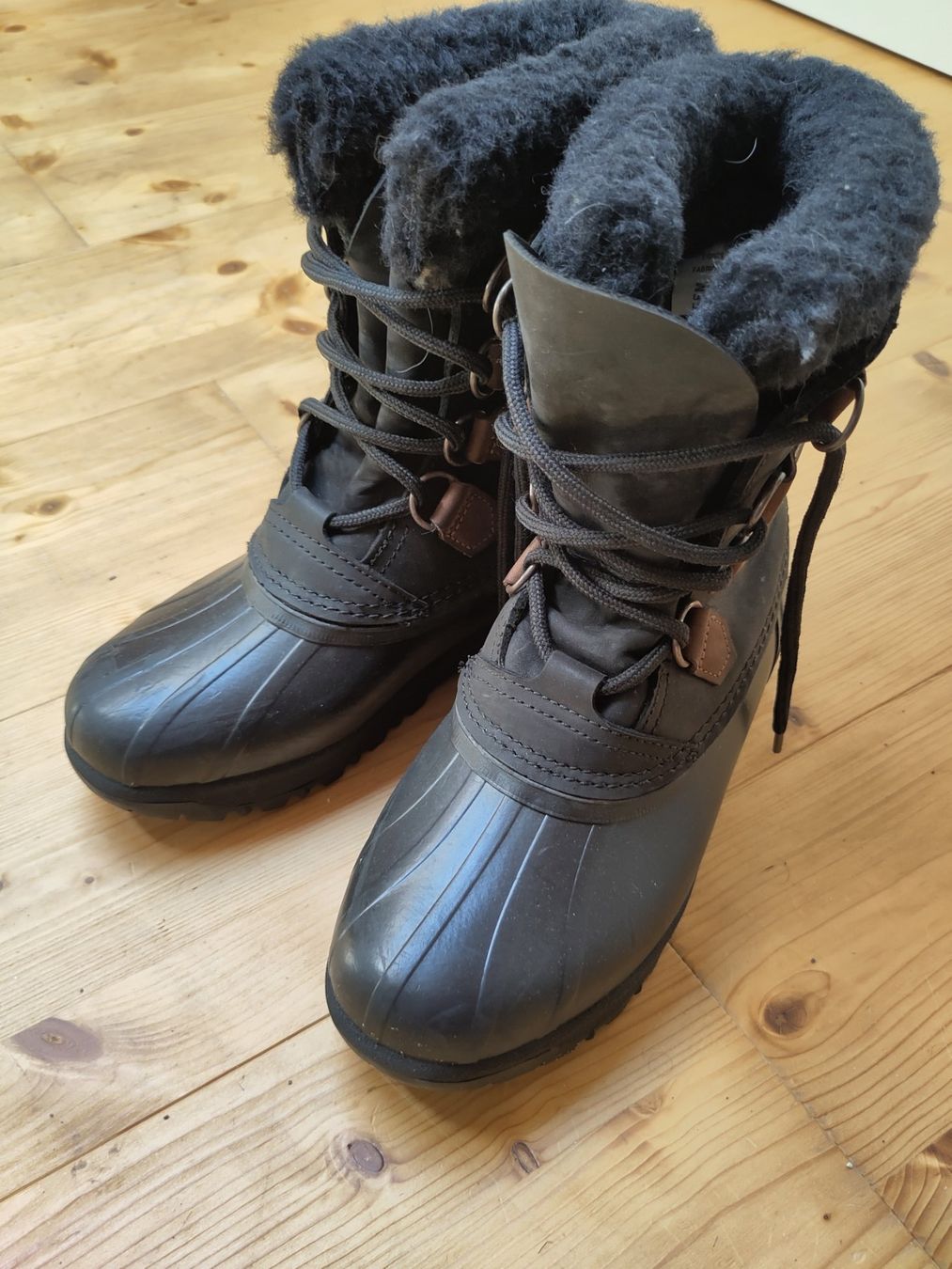 Scarpe da uomo: Winterschuhe Sorel Gr.8 – Usato da Morgarten venduto da Pipolder1