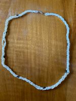 Perlenkette Weiss, geflochten, mit schwarzen Akzenten 45cm