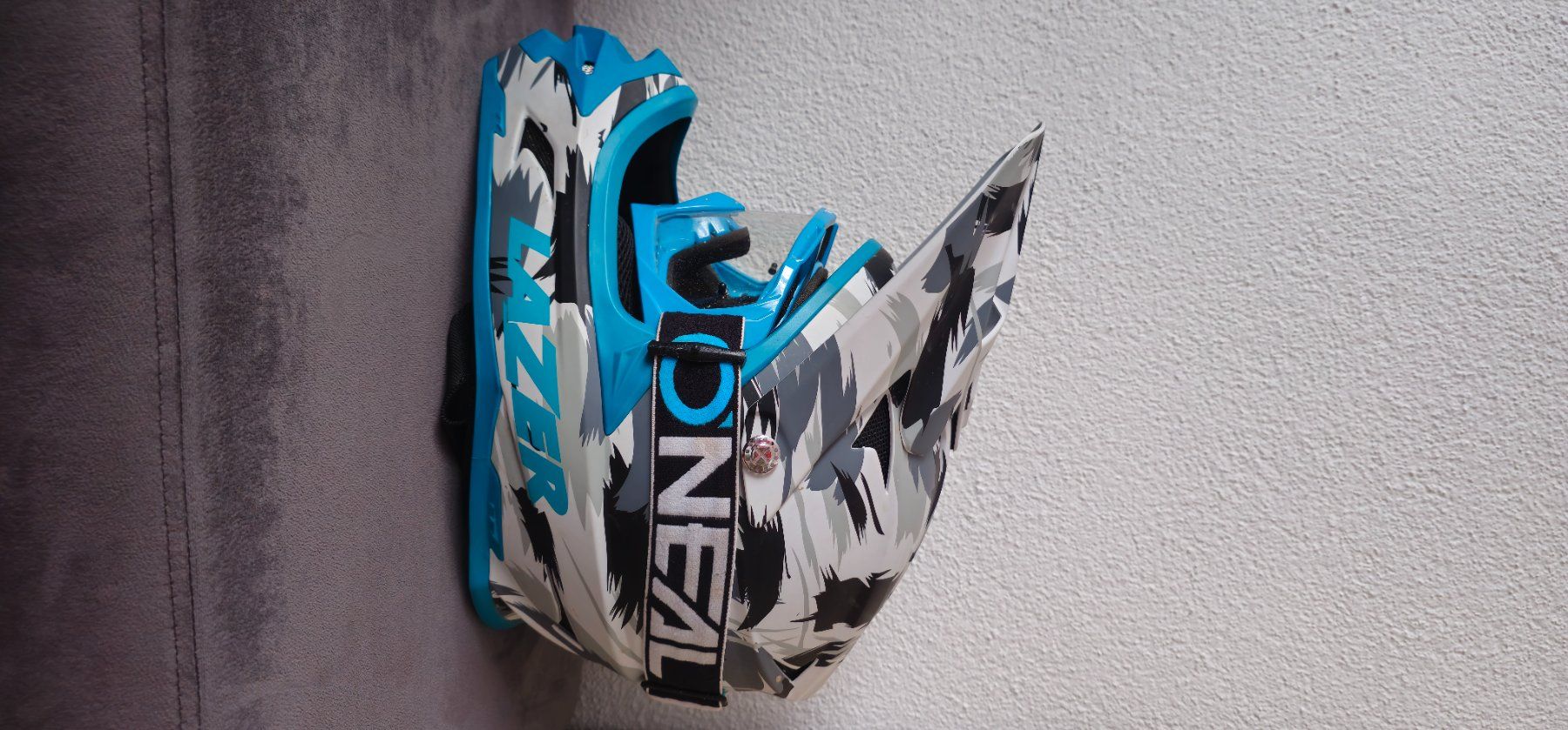 Caschi: Downhill Helm Lazer – Usato da Niederglatt ZH venduto da 04iboT 1