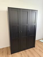Kleiderschrank schwarz