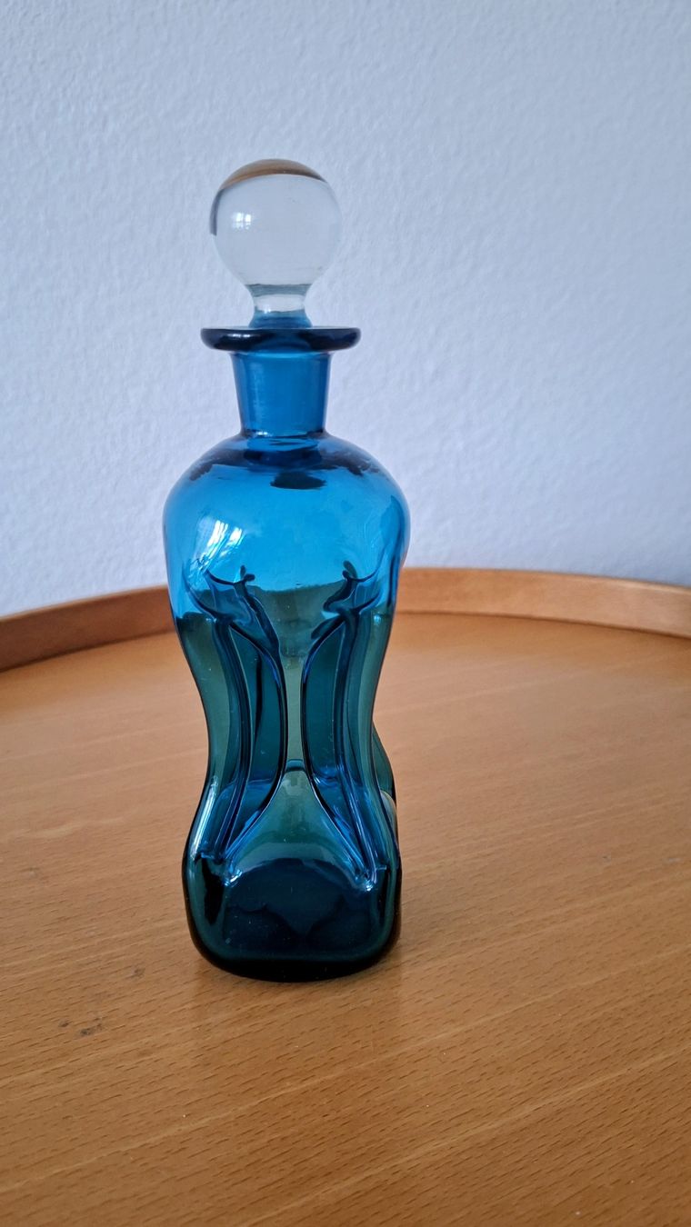 Caraffe: Kastrup Glas Karaffe blau Dänemark  – Usato da Luzern venduto da alpler1 2