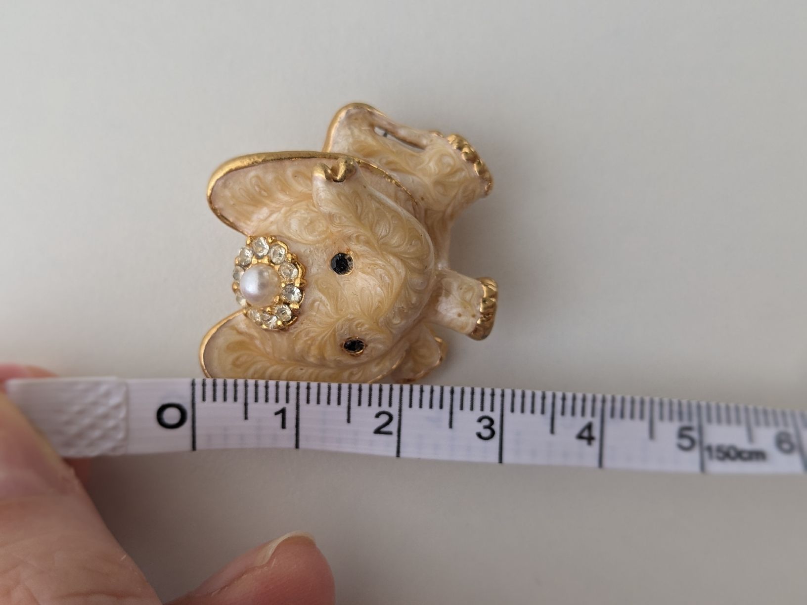 Broches & Aiguilles: Brosche Elefant Emaille Perle Strass Goldfarben gemessen – D'occasion à Rorschach par olg_5qq2 2