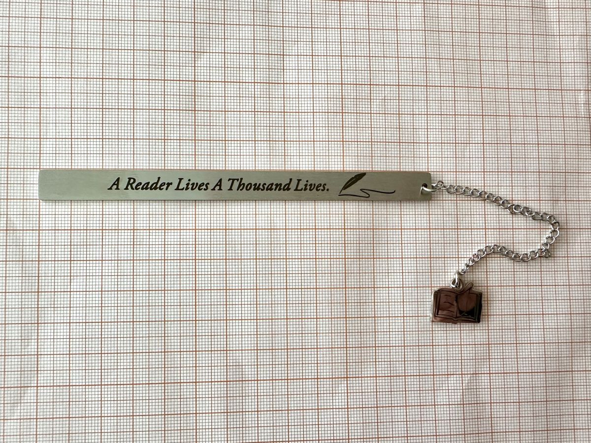 Altre raccolte & rarità: Stainless Steel Bookmark "A Reader Lives a Thousand lives" – Nuovo (secondo la descrizione) da Gattikon venduto da Sarahs_Schatzkammer