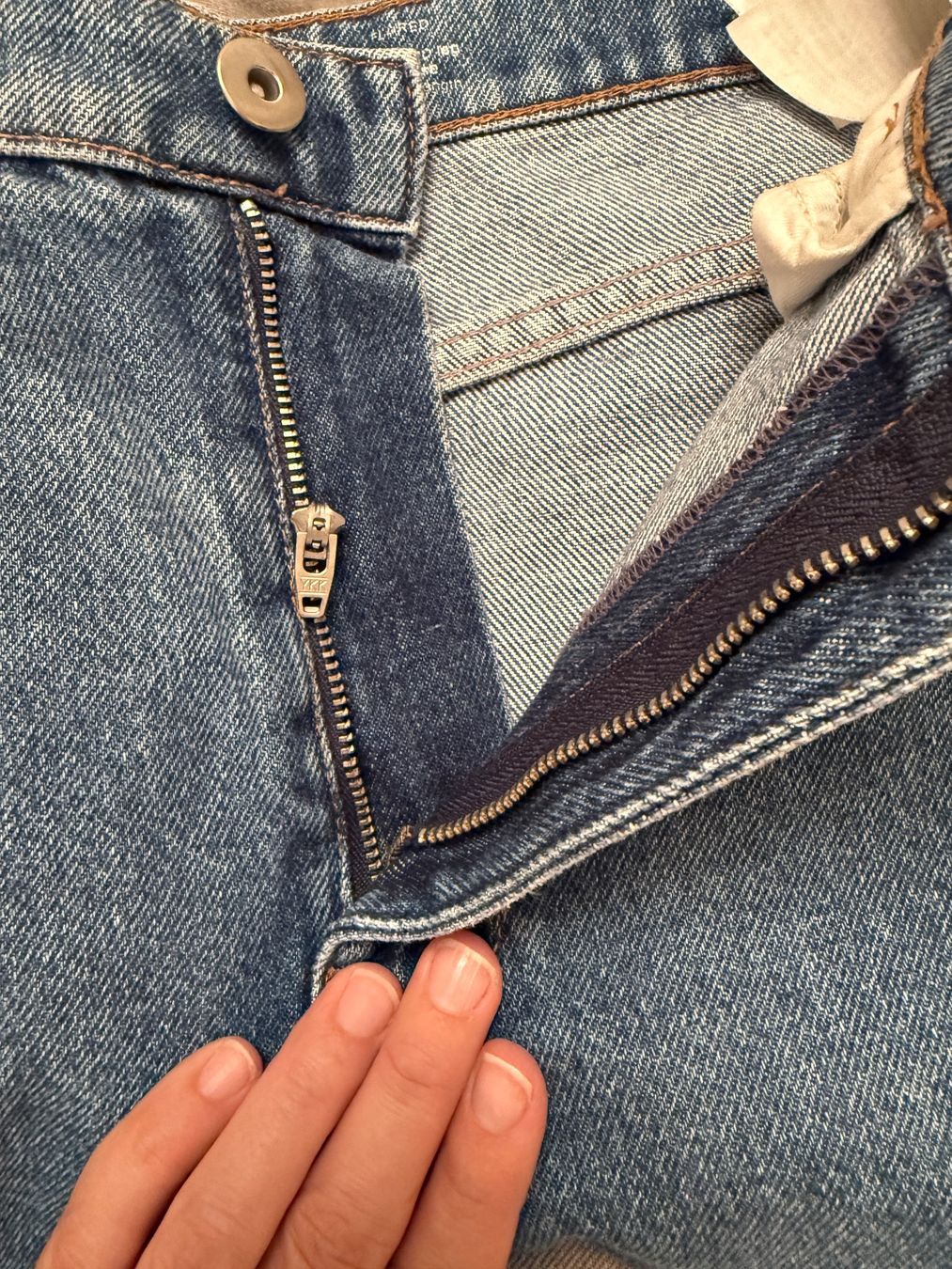 Cos Jeans: Jeans Cos Gr.27 defekt – Defekt aus Küsnacht ZH von nat_m97w 4