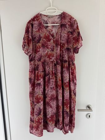 Kleid von NILE inkl. Unterziehrock