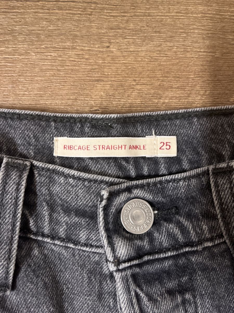 Levi's Jeans: Levis Ribcage Straight Ankle 25/29 – Usato da Bever venduto da MeliTruffel 1