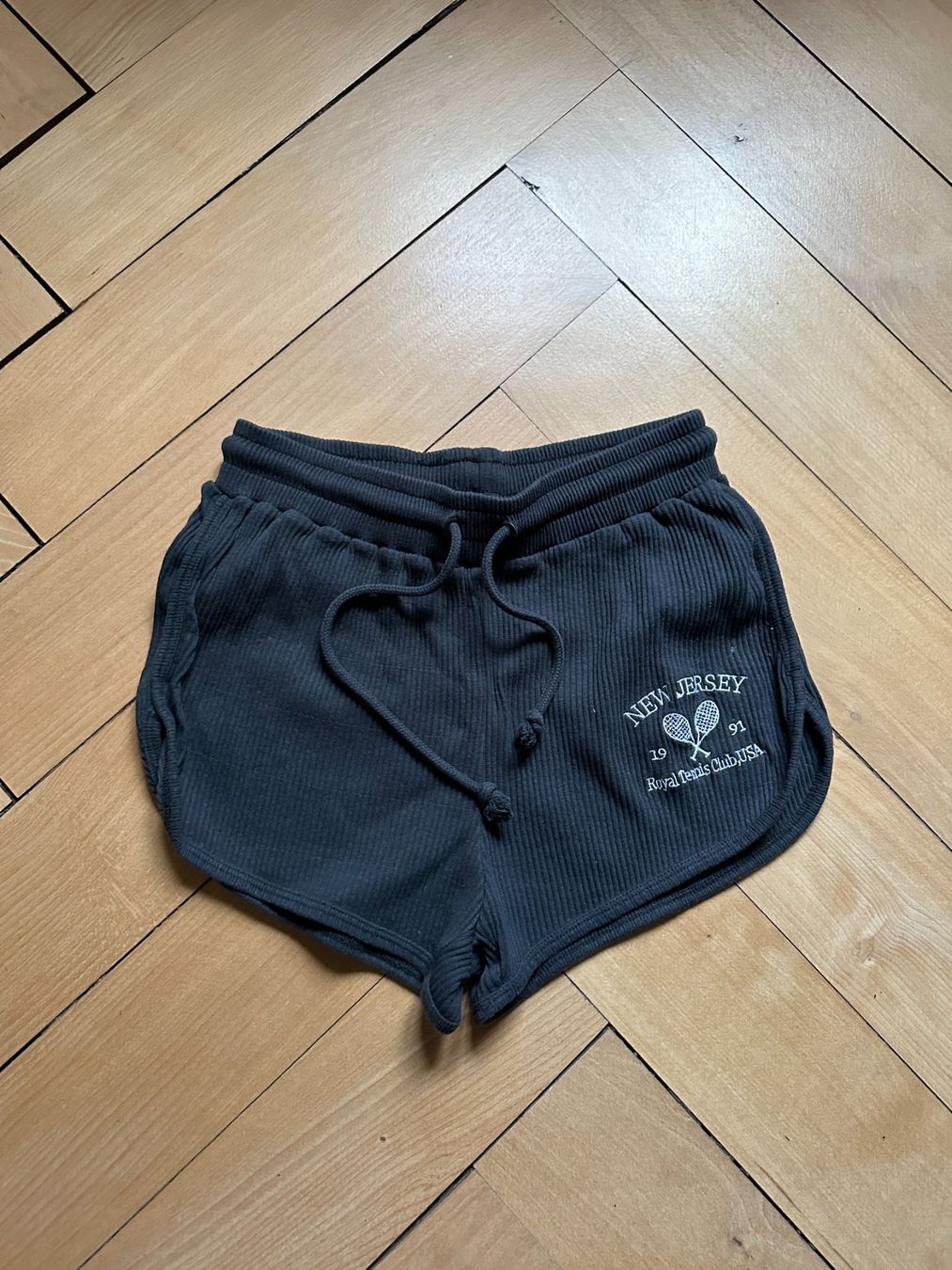 Bershka Pantaloni: BERSHKA - Shorts blau S – Usato da Zürich venduto da Diazaio
