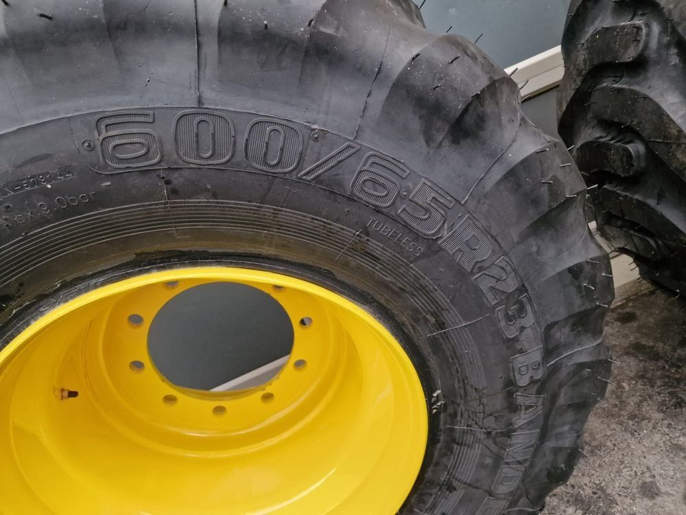 Menzi Muck Pneumatici & Ruote complete: Menzi Muck A91 Räder - 2 Stück – Usato da Alpnach-Dorf venduto da Hess-Automobile 3