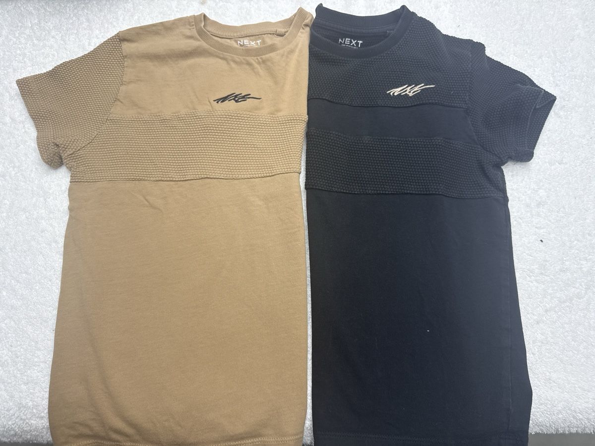 Lotti & Set di vestiti: 2T-shirts Next garçon, taille 8 ans! – Usato da Chenens venduto da anasantos90