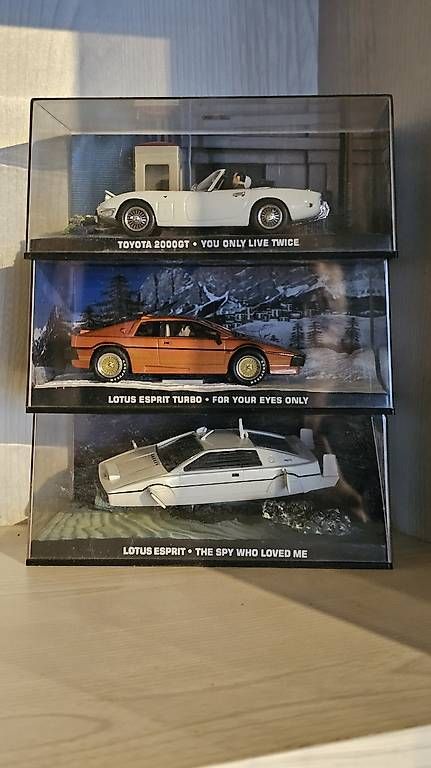 Modellini d'auto: Autos von James Bond 007 Filmen – Usato da Lupfig venduto da cobra1172 2