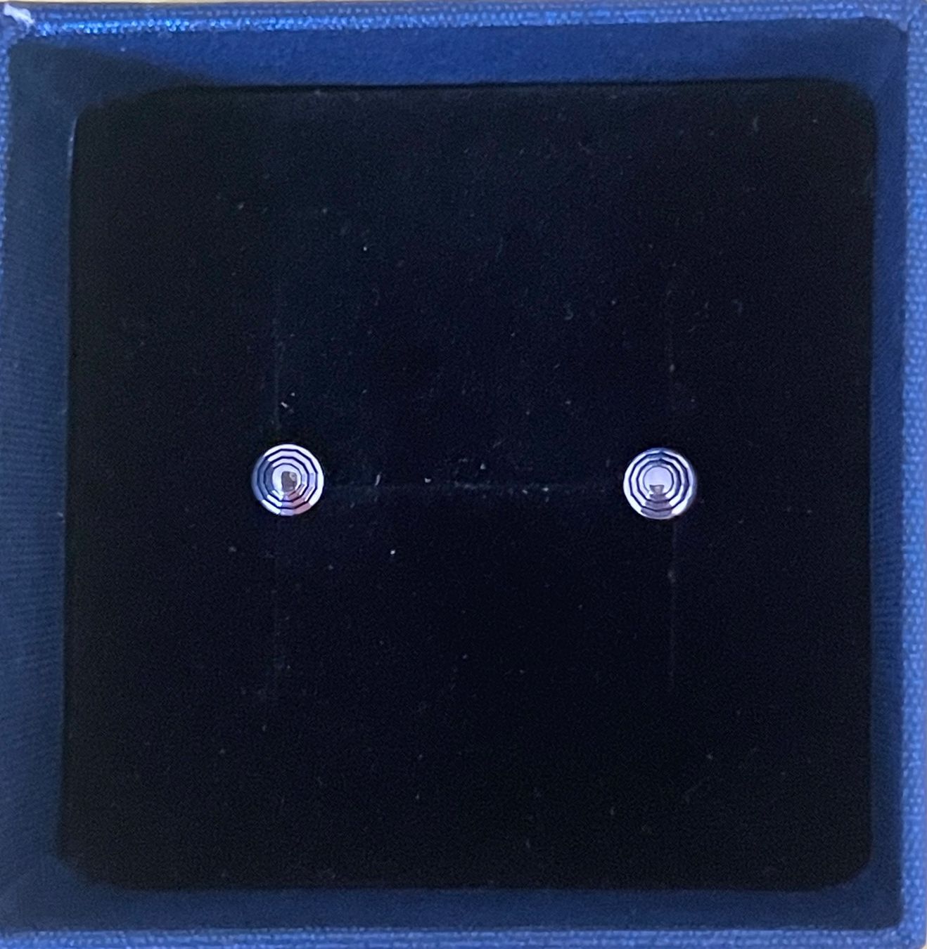 Bucherer Orecchini pendenti & Orecchini a lobo: kleine Weissgoldstecker 18 Kt – Nuovo (secondo la descrizione) da Ftan venduto da ch__68hf