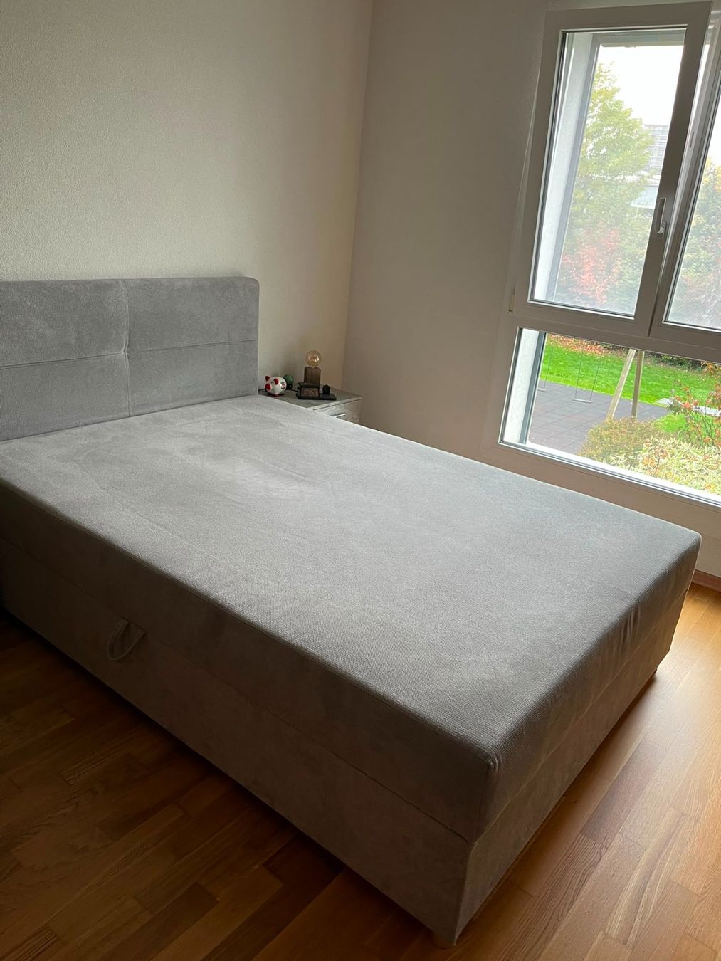 Lits: Lit Box Spring 140 x 200 avec rangement – D'occasion à Matran par phil1967