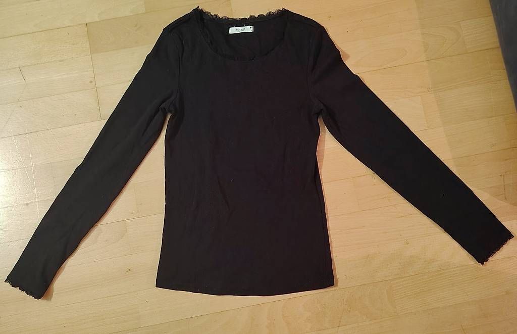Blusen: Bluse Schwarz Damen Grösse S – Gebraucht aus Zürich von lilyy0876
