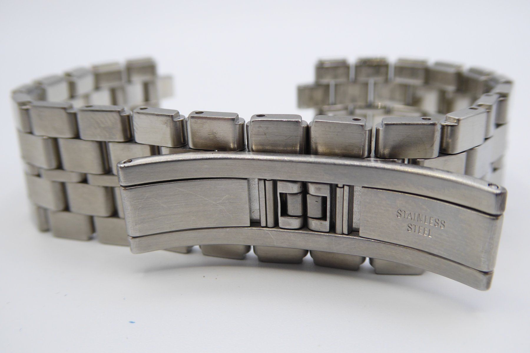 Armbänder & -reifen: Universal Geneve La Classique 862.160/113T – Gebraucht aus Geneve von adr_xk6n 4