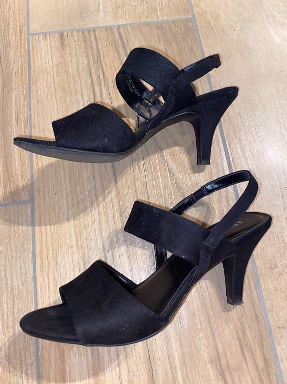 Damenschuhe: schwarze getragene Sandalen Gr. 38 – Gebraucht aus Hausen AG von corinne_g 2