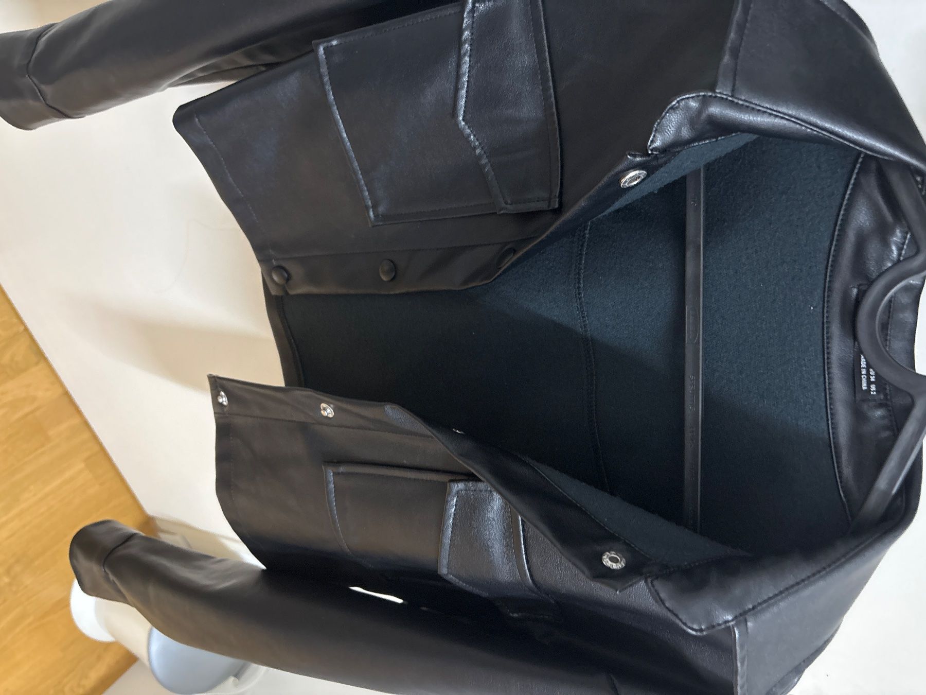 Jacken: Schwarze Lederjacke in XS! – Gebraucht aus Biel/Bienne von ami_gjv7 3