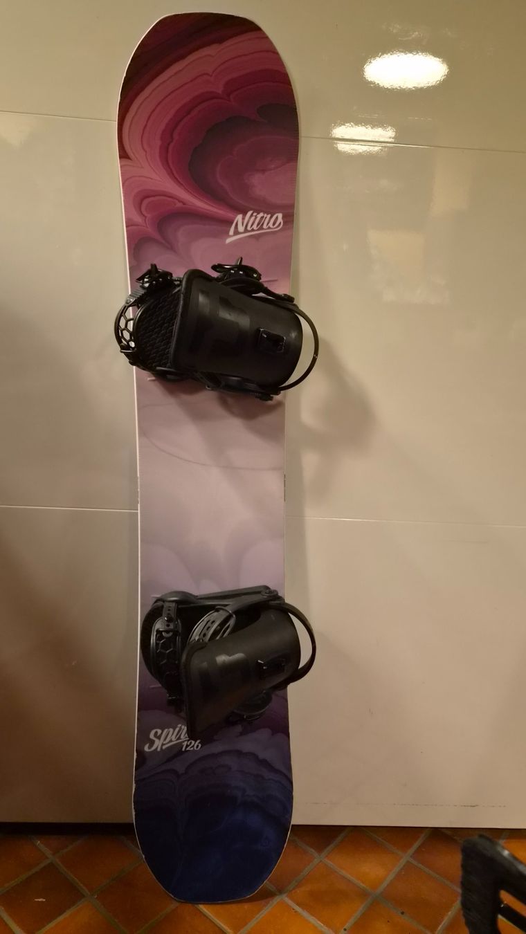 Snowboard Nitro Board: Nitro Snowboard 126cm inkl. Union Bindung – Usato da Oberrieden venduto da Raja011