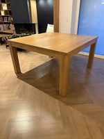 Table de salon carrée extensible en chêne massif 140x140
